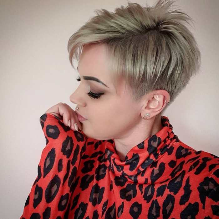 Short hairstyles for straight hair